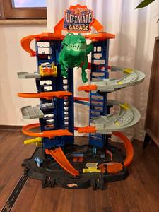 Hot Wheels Megacity parking garage with toy dinosaur