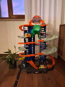 Hot Wheels Megacity parking garage with toy dinosaur