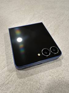 Продам Samsung Galaxy Z Flip7 512 ГБ за 700 €. Очень хорошее состояние, батарея 100%. Стильный склад…