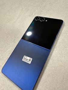 Продам Samsung Galaxy Z Flip7 512 ГБ за 700 €. Очень хорошее состояние, батарея 100%. Стильный склад…